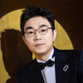 2025-09-12 日前，由“PTA”保罗·托马斯·安德森编剧、执导并担任制片，莱昂纳多·迪卡普里奥领衔主演的年度犯罪剧情大片《一战再战》（One Battle After Another）发布“不可阻挡”角色海报及 《寒战1994》曝光新预告 刘德华惊喜现身香港首映 2026-04-28 五一档的影片《寒战1994》发布“黑中有白，白中有黑”版预告。
